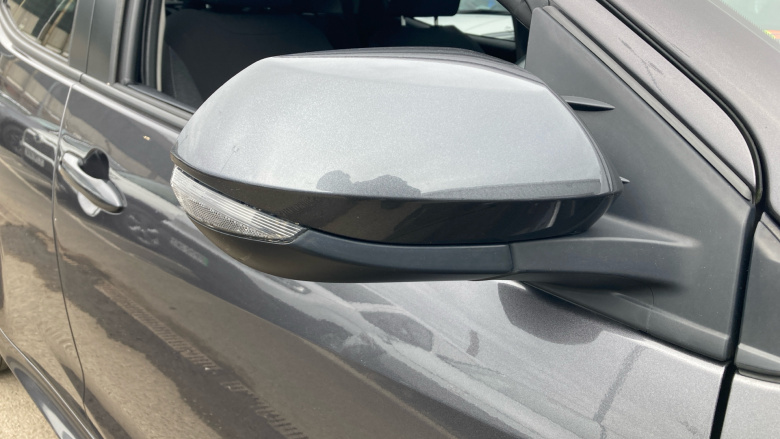 Toyota Yaris 1.5 Hybrid Design 5dr CVT Hybrid Hatchback